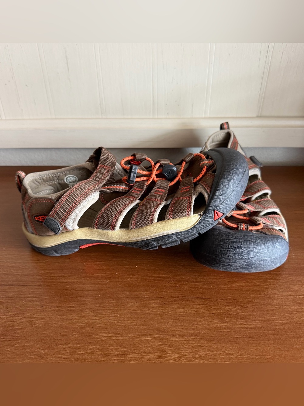 KEEN Men’s 5 Newport H2 Closed Toe Water Sandals Brown/Orange Gorpcore Hiking